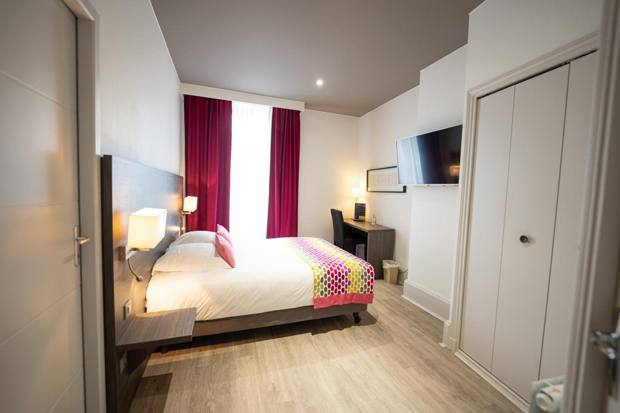Hotel Hob Montespan Talleyrand Bourbon-lʼArchambault Exterior foto