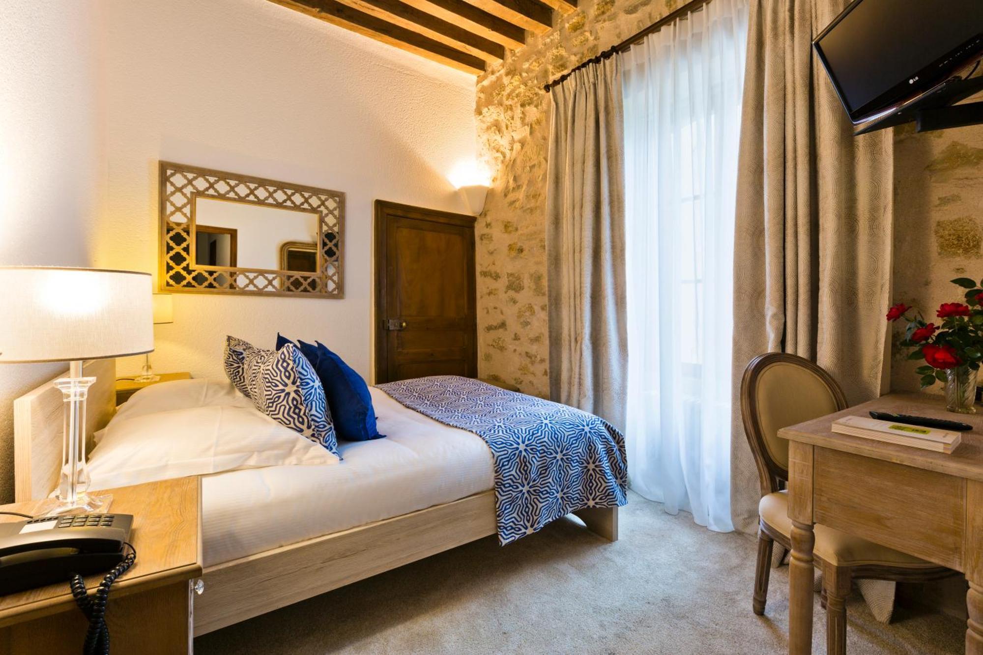 Hotel Hob Montespan Talleyrand Bourbon-lʼArchambault Exterior foto