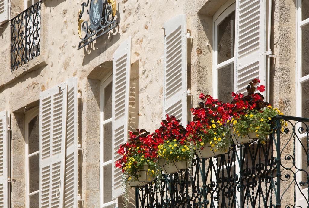 Hotel Hob Montespan Talleyrand Bourbon-lʼArchambault Exterior foto